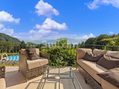 Exclusivité ! Havre de paix, villa de charme vue dégagée sur le lac ! image 1