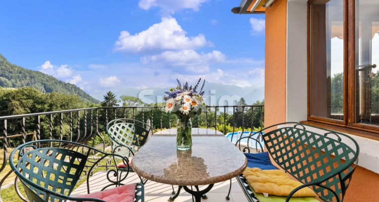 Exclusivité ! Havre de paix, villa de charme vue dégagée sur le lac ! image 2