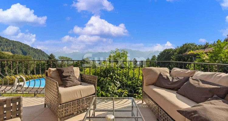 Exclusivité ! Havre de paix, villa de charme vue dégagée sur le lac ! image 1