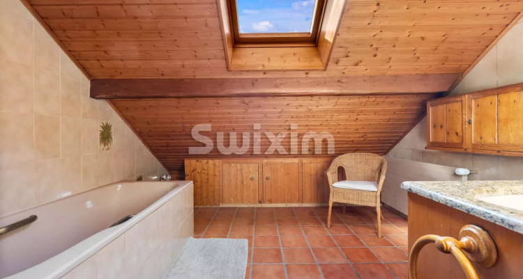 Exclusivité ! Havre de paix, villa de charme vue dégagée sur le lac ! image 7