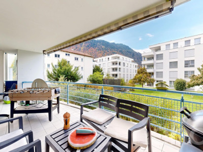 Grosszügige 5.5-Zimmer-Wohnung mit sonnigem Balkon und Bergsicht image 2