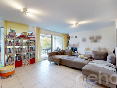 Grosszügige 5.5-Zimmer-Wohnung mit sonnigem Balkon und Bergsicht image 3