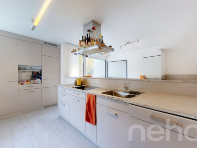 Grosszügige 5.5-Zimmer-Wohnung mit sonnigem Balkon und Bergsicht image 5