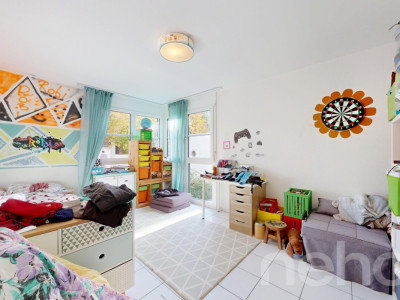 Grosszügige 5.5-Zimmer-Wohnung mit sonnigem Balkon und Bergsicht image 8