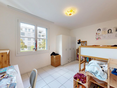 Grosszügige 5.5-Zimmer-Wohnung mit sonnigem Balkon und Bergsicht image 9