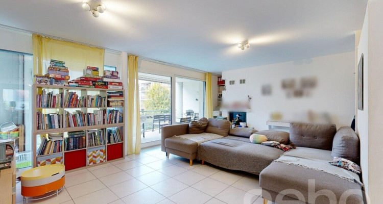 Grosszügige 5.5-Zimmer-Wohnung mit sonnigem Balkon und Bergsicht image 3