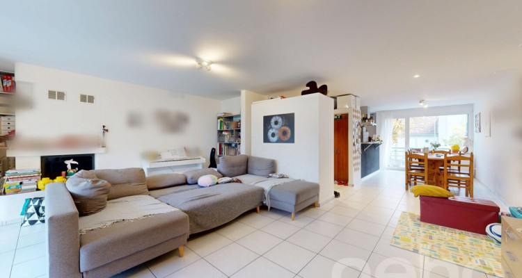 Grosszügige 5.5-Zimmer-Wohnung mit sonnigem Balkon und Bergsicht image 4