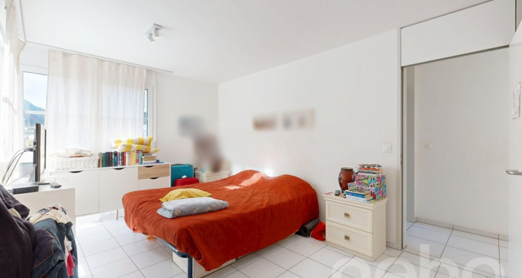 Grosszügige 5.5-Zimmer-Wohnung mit sonnigem Balkon und Bergsicht image 7