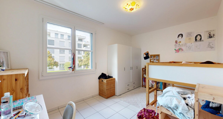 Grosszügige 5.5-Zimmer-Wohnung mit sonnigem Balkon und Bergsicht image 9