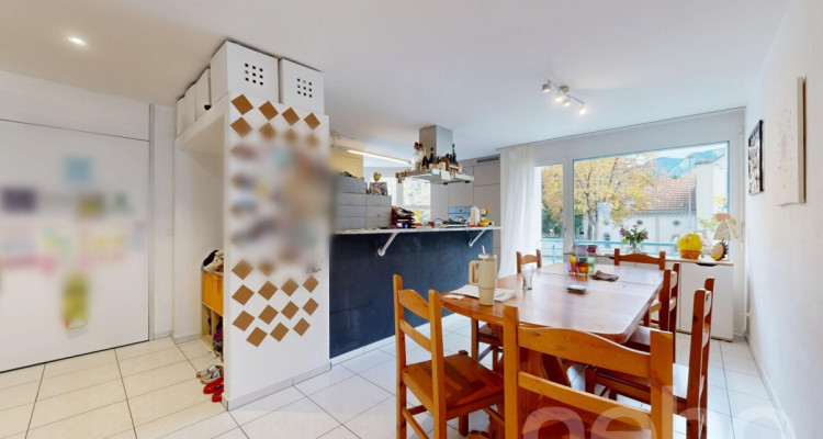 Grosszügige 5.5-Zimmer-Wohnung mit sonnigem Balkon und Bergsicht image 12