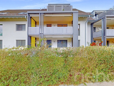 Sehr gepflegte 2.5-Zimmer Wohnung mit gedecktem Balkon an ruhiger Lage image 1