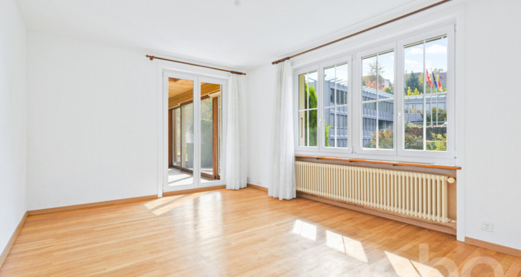 Freistehendes Einfamilienhaus mit Potenzial im Zentrum von Ittigen image 3