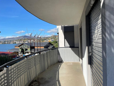 EN PARFAIT ETAT - AU CENTRE - VUE LAC image 4