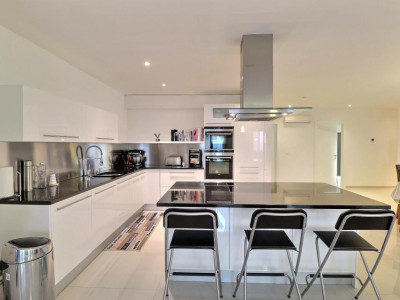 EN PARFAIT ETAT - AU CENTRE - VUE LAC image 11