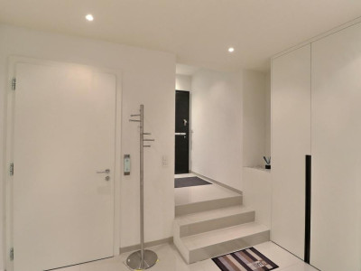 EN PARFAIT ETAT - AU CENTRE - VUE LAC image 12