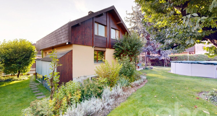 Charmante maison offrant un bel espace extérieur et une véranda image 3