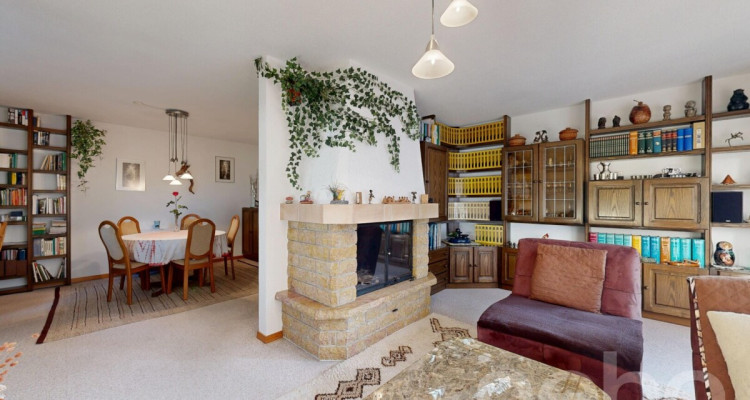 Charmante maison offrant un bel espace extérieur et une véranda image 9