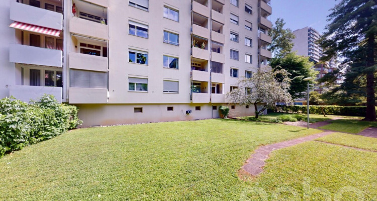 Modern renovierte 3.5-Zimmer-Wohnung mit Weitblick ins Grüne in Basel image 1