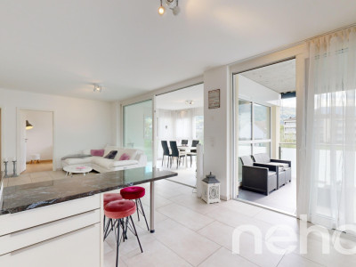 Moderne 3.5-Zimmer-Wohnung mit grossem Wintergarten und Balkon image 1