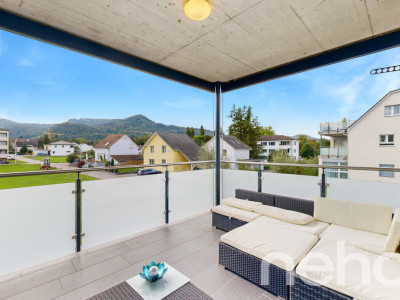 Moderne 3.5-Zimmer-Wohnung mit grossem Wintergarten und Balkon image 3