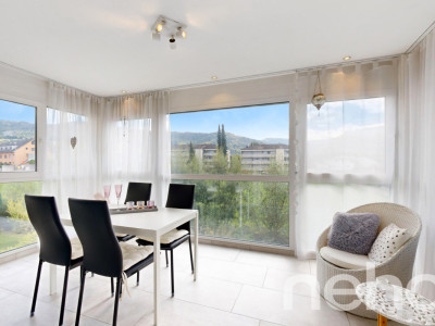 Moderne 3.5-Zimmer-Wohnung mit grossem Wintergarten und Balkon image 4