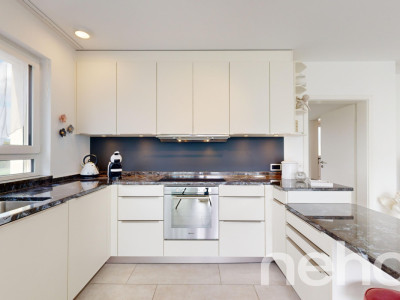 Moderne 3.5-Zimmer-Wohnung mit grossem Wintergarten und Balkon image 5