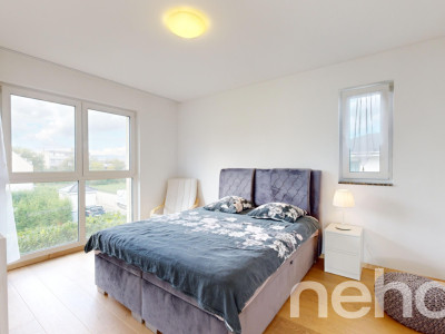 Moderne 3.5-Zimmer-Wohnung mit grossem Wintergarten und Balkon image 7