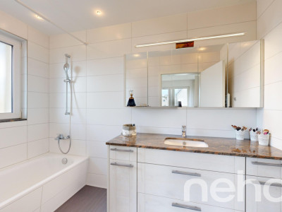 Moderne 3.5-Zimmer-Wohnung mit grossem Wintergarten und Balkon image 8