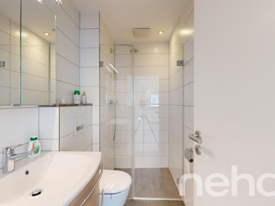 Moderne 3.5-Zimmer-Wohnung mit grossem Wintergarten und Balkon image 9