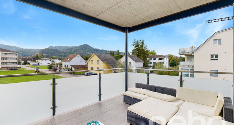 Moderne 3.5-Zimmer-Wohnung mit grossem Wintergarten und Balkon image 3