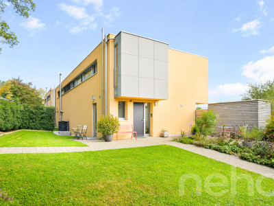 Exklusive Doppelhaushälfte mit Garten und Weitblick in Reinach image 2