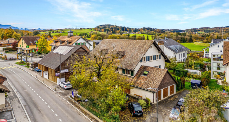 Charmant immeuble avec grange, garde-meuble et local commercial image 3