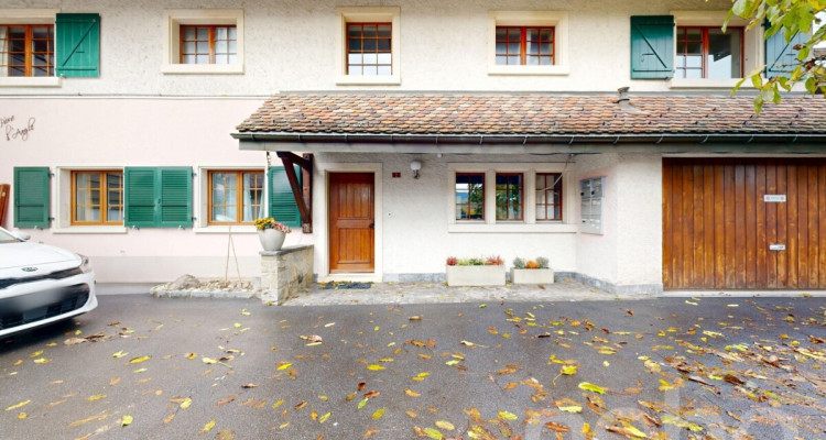 Charmant immeuble avec grange, garde-meuble et local commercial image 1