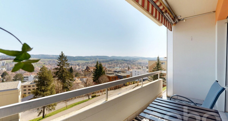 Appartement 4.5p traversant avec vue dégagée à La Chaux-de-Fonds image 2