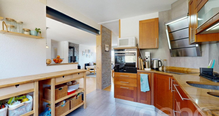 Appartement 4.5p traversant avec vue dégagée à La Chaux-de-Fonds image 5