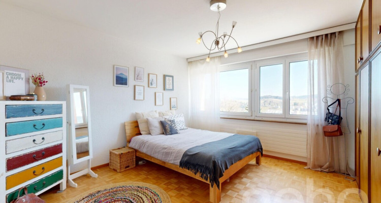 Appartement 4.5p traversant avec vue dégagée à La Chaux-de-Fonds image 9