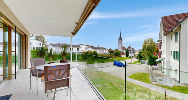 Helle 4.5-Zimmer-Maisonettewohnung mit Balkon und viel Raum für Ideen image 5