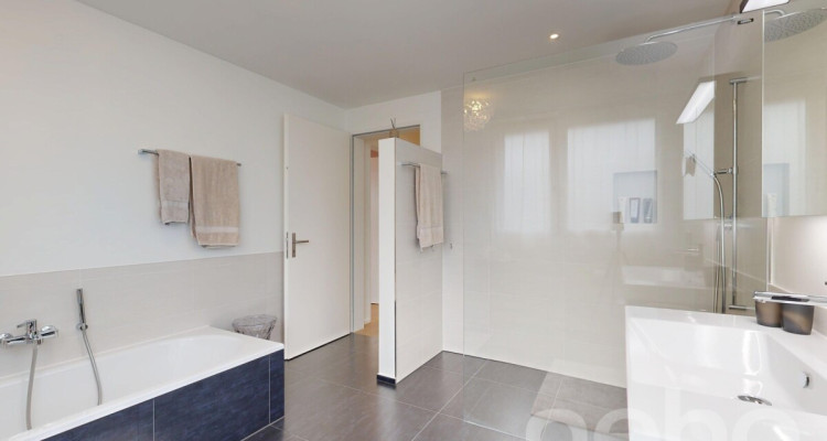 Helle 4.5-Zimmer-Maisonettewohnung mit Balkon und viel Raum für Ideen image 10