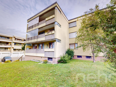 Sonnige 3.5-Zimmer-Wohnung mit Balkon und zwei Parkplätzen image 2