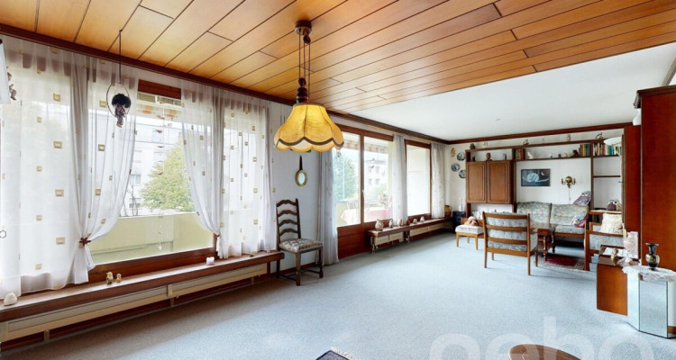 Sonnige 3.5-Zimmer-Wohnung mit Balkon und zwei Parkplätzen image 4