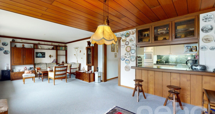 Sonnige 3.5-Zimmer-Wohnung mit Balkon und zwei Parkplätzen image 5