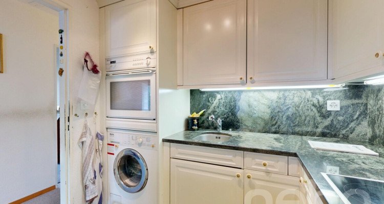 Sonnige 3.5-Zimmer-Wohnung mit Balkon und zwei Parkplätzen image 7