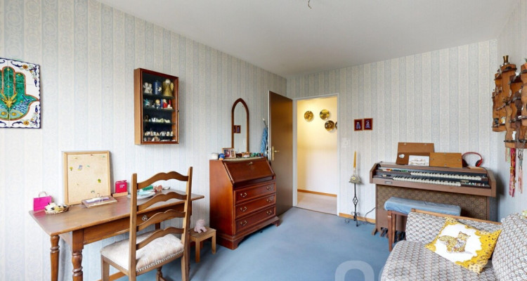 Sonnige 3.5-Zimmer-Wohnung mit Balkon und zwei Parkplätzen image 9