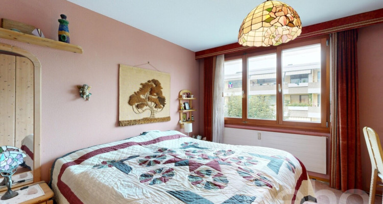 Sonnige 3.5-Zimmer-Wohnung mit Balkon und zwei Parkplätzen image 10