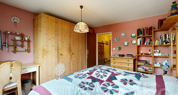 Sonnige 3.5-Zimmer-Wohnung mit Balkon und zwei Parkplätzen image 11