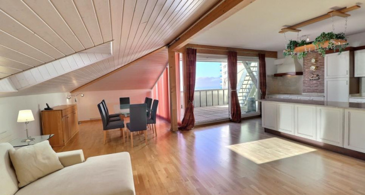 DUPLEX UNIQUE EN CENTRE AVEC VUE PANORAMIQUE image 9