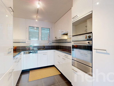 Charmevolle 3.5-Zimmer-Wohnung mit atemberaubendem See- und Bergblick image 8