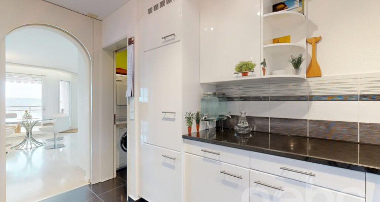 Charmevolle 3.5-Zimmer-Wohnung mit atemberaubendem See- und Bergblick image 9