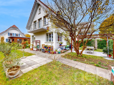 Charmantes Einfamilienhaus 4.5 Zimmer mit Potenzial und idealer Lage image 1