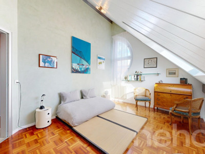 Bel attique rénové avec terrasse et belle hauteur sous plafond image 11